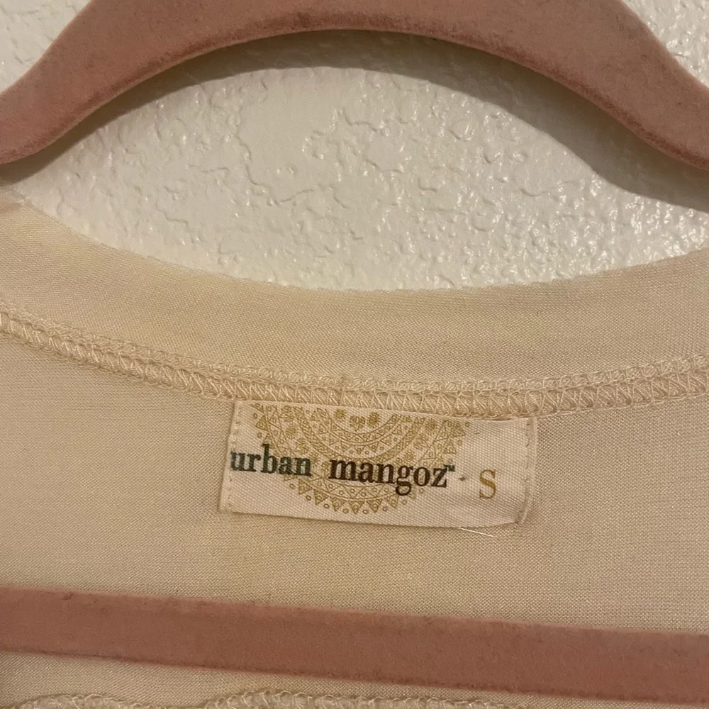 Urban Mangoz tunic style shirt from The Buckle. Size Small - Picture 3 of 5